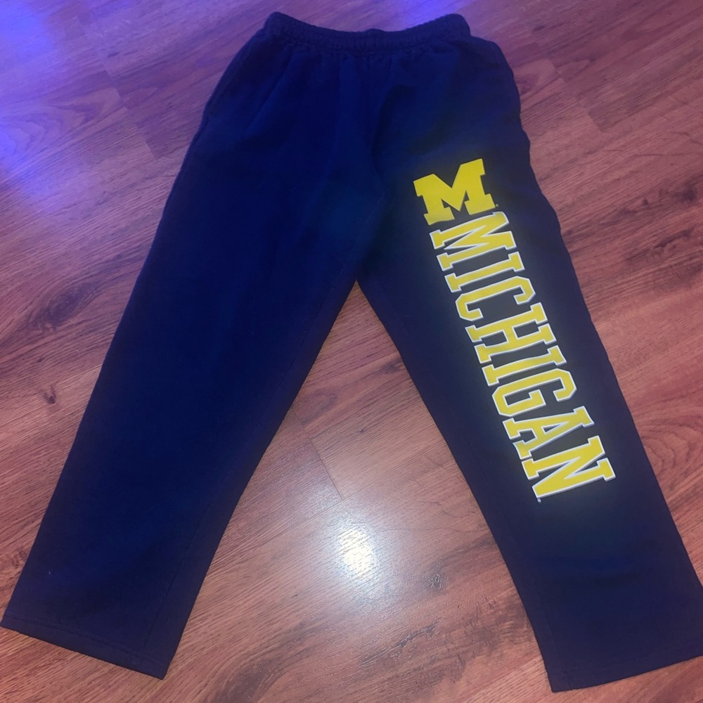 Michigan Sweatpants - Picture 3 of 4
